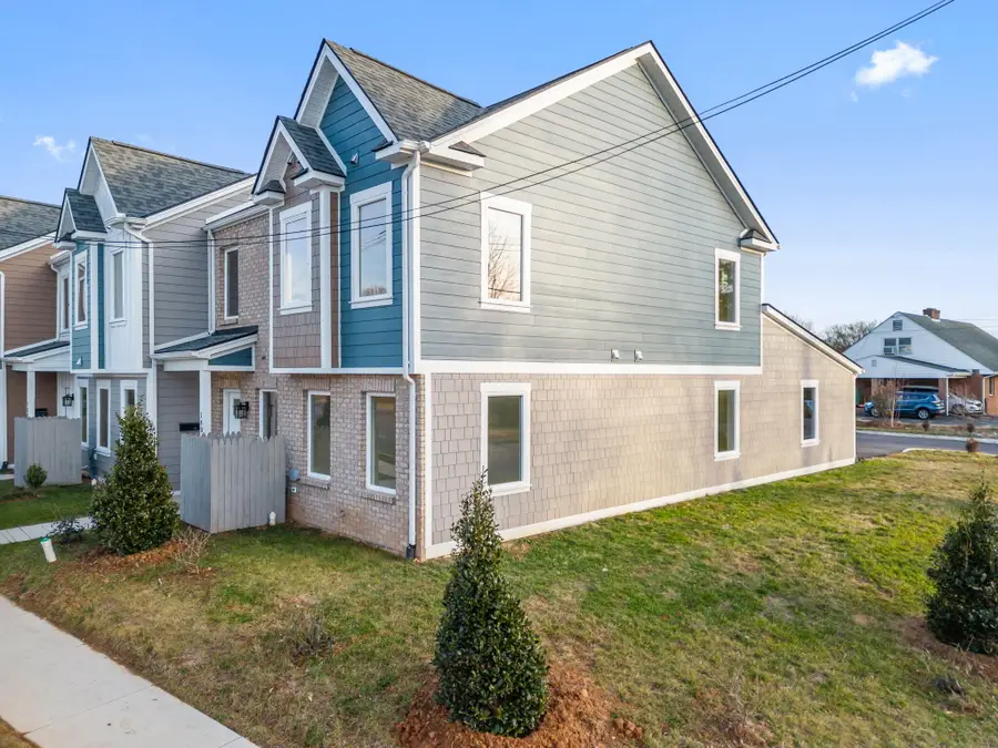 140 W Calhoun St, Salem, VA 24153 - #3