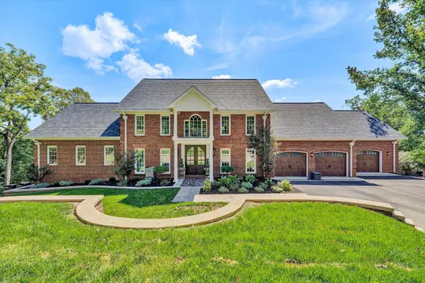 8123 Vista Forest Dr, Roanoke, VA 24018
