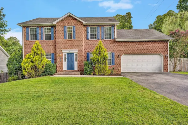 6088 Roselawn Rd, Roanoke, VA 24018