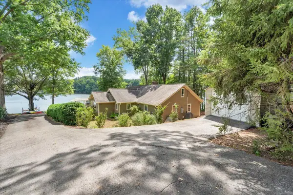 139 Clement, Wirtz, VA 24184