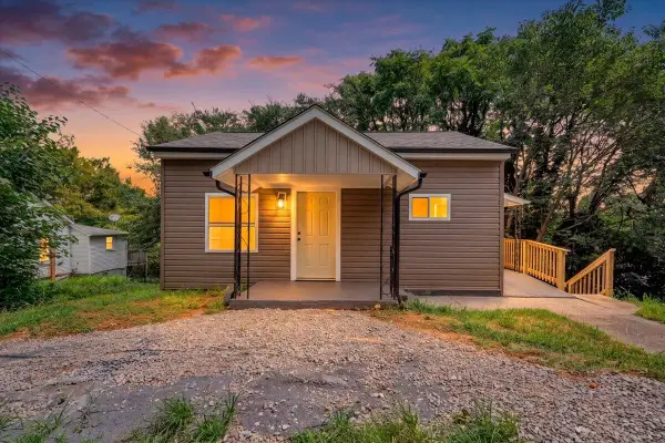 324 10th St, Vinton, VA 24179
