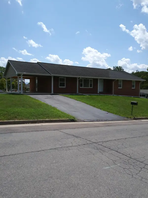 504 Bryan Dr, Vinton, VA 24179