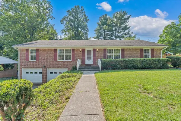 5460 Stoneybrook Dr, Roanoke, VA 24018