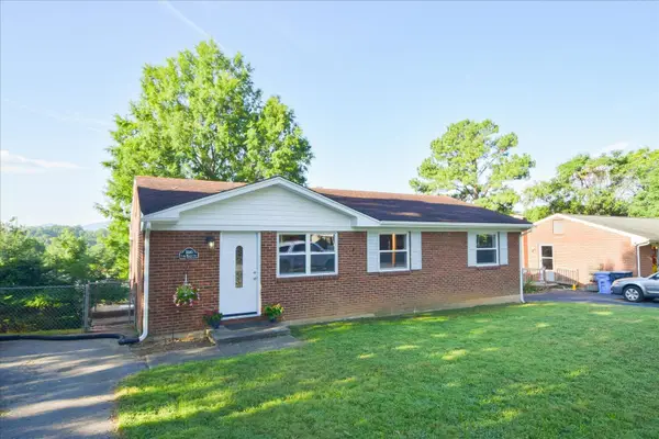 3880 Long Meadow Ave Nw, Roanoke, VA 24017