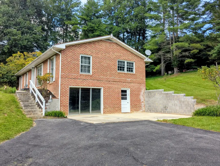 633 Parkway, Floyd, VA 24091 - #2