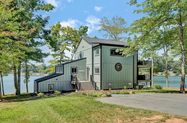 202 Lake Pine Dr, Moneta, VA 24121