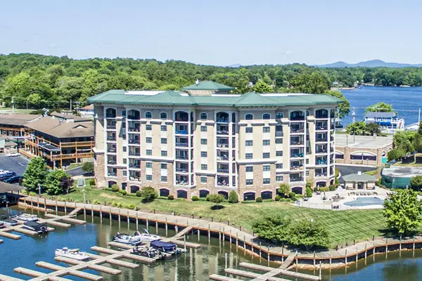 100 Bridgewater Pointe Pl #UNIT 102, Moneta, VA 24121
