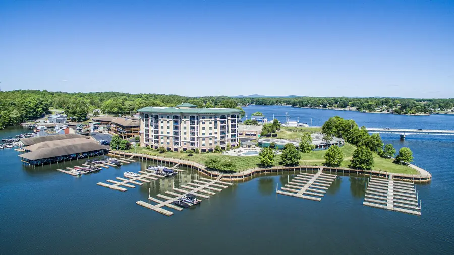 100 Bridgewater Pointe Pl #UNIT 102, Moneta, VA 24121 - #2