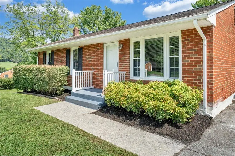 207 Hillview, Roanoke, VA 24019 - #2