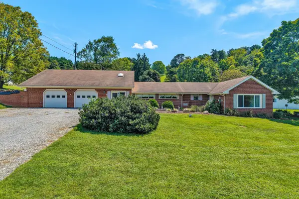 318 Rogers Ln, Cloverdale, VA 24077