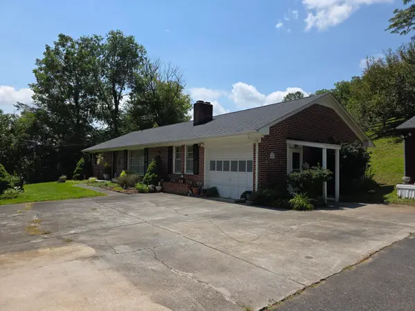 1377 Floyd Hwy, Floyd, VA 24091
