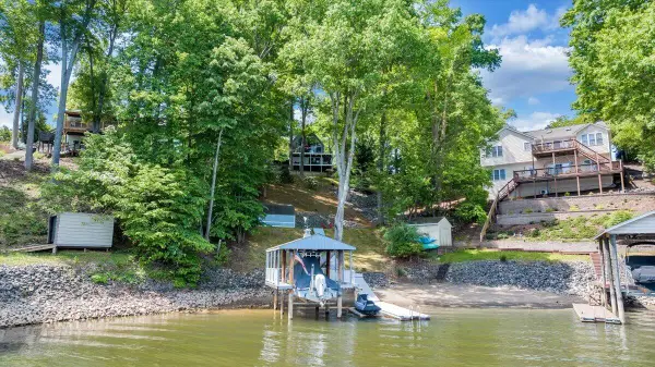 890 Long Island, Moneta, VA 24121