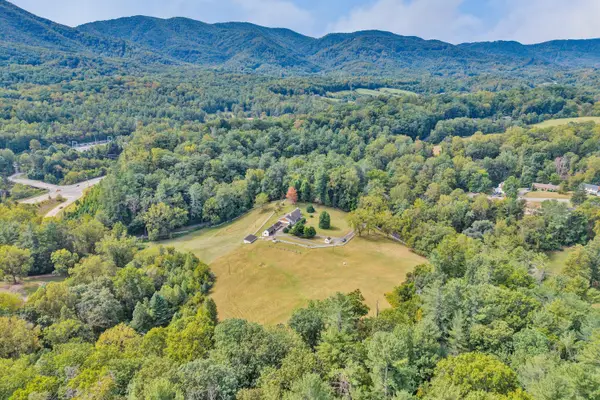 5678 S Roselawn, Roanoke, VA 24018
