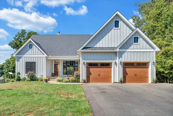 41 Old Point, Moneta, VA 24121