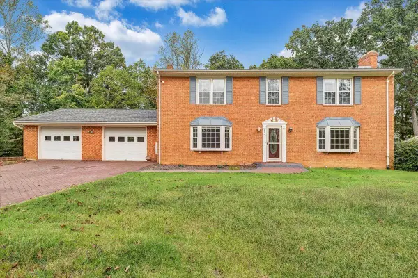 3327 Hollyfield, Roanoke, VA 24018