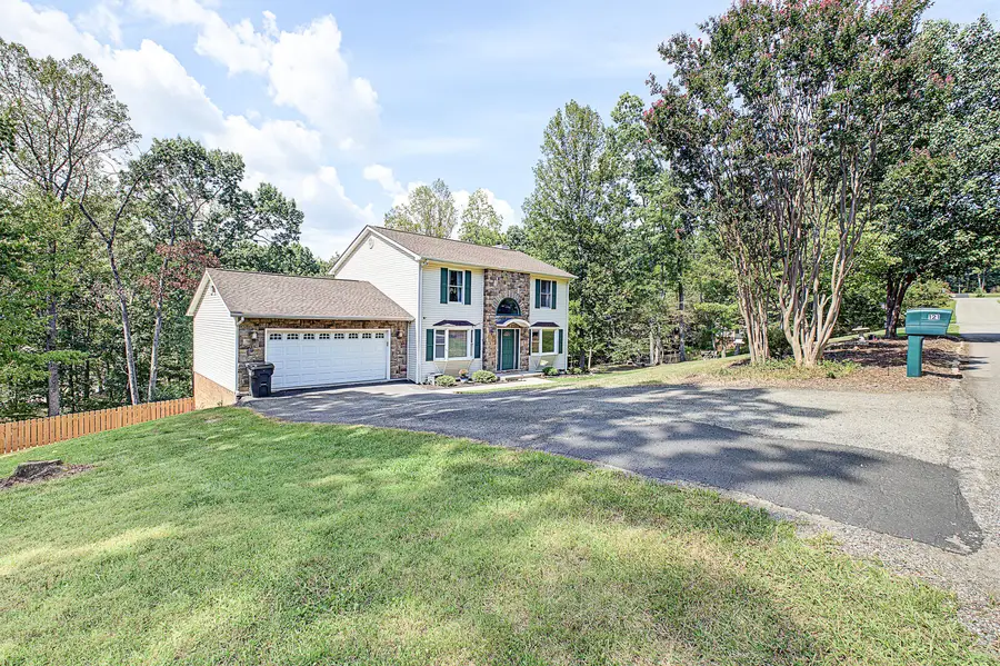 121 Oak Ridge, Blue Ridge, VA 24064 - #2