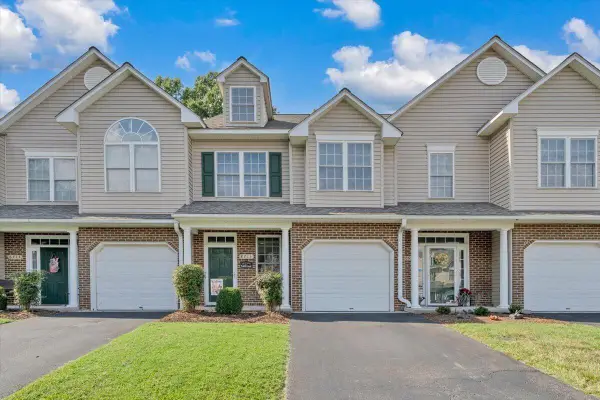 8711 Little Hoop, Roanoke, VA 24019