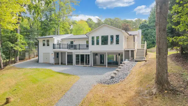 320 Fingerlake, Penhook, VA 24137
