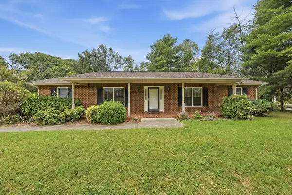 3180 Garst Cabin, Roanoke, VA 24018