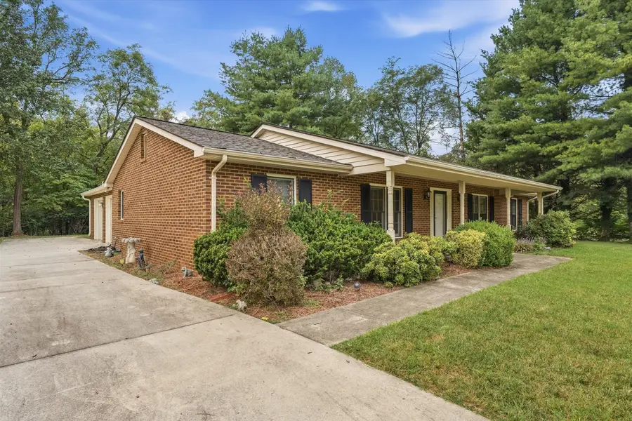 3180 Garst Cabin, Roanoke, VA 24018 - #3