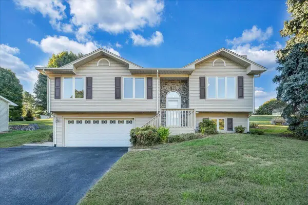 3831 Cundiff, Roanoke, VA 24012