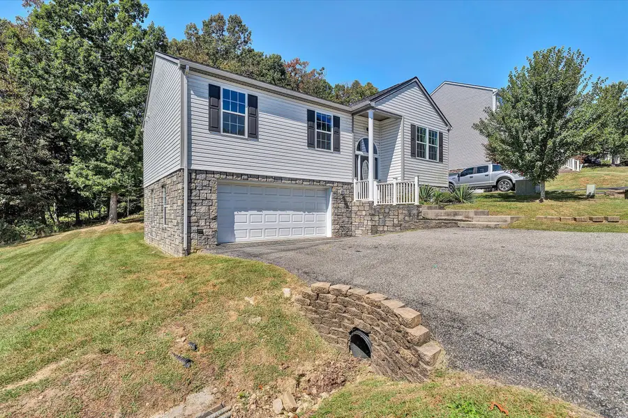 335 Robin Hood, Christiansburg, VA 24073 - #2