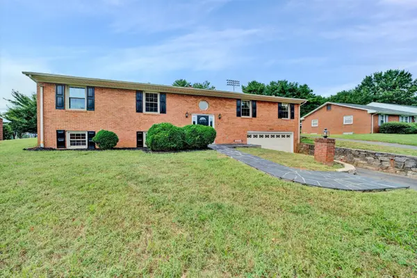320 Swan, Vinton, VA 24179