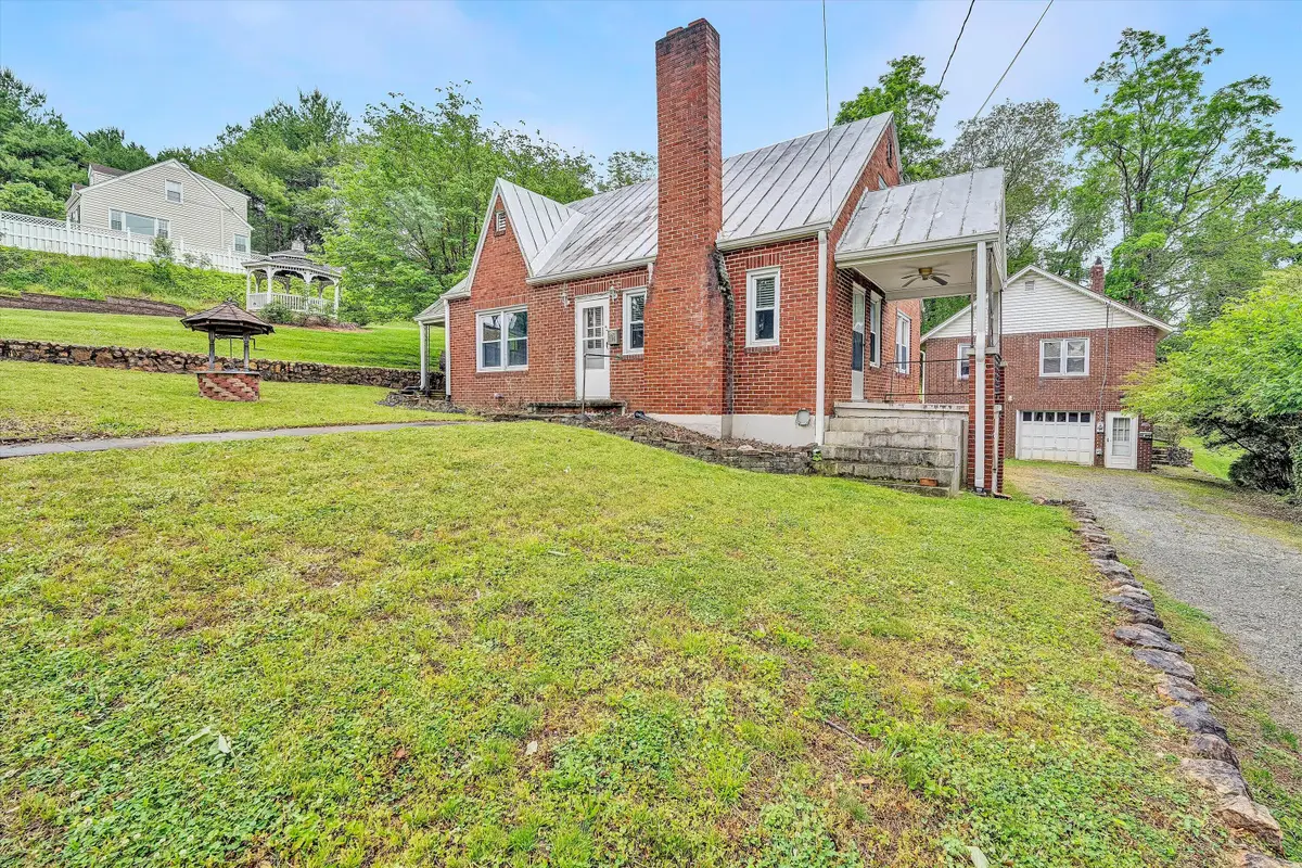 114 W Church St, Rocky Mount, VA 24151 - #1