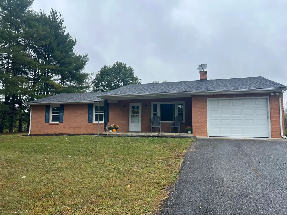 2864 Blue Ridge Turnpike, Fincastle, VA 24090 - #1