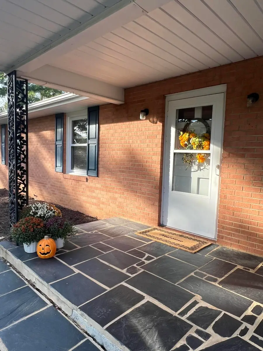 2864 Blue Ridge Turnpike, Fincastle, VA 24090 - #2
