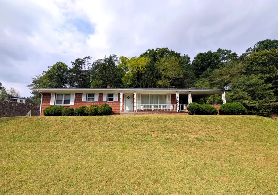 2802 Winterberry, Covington, VA 24426 - #3