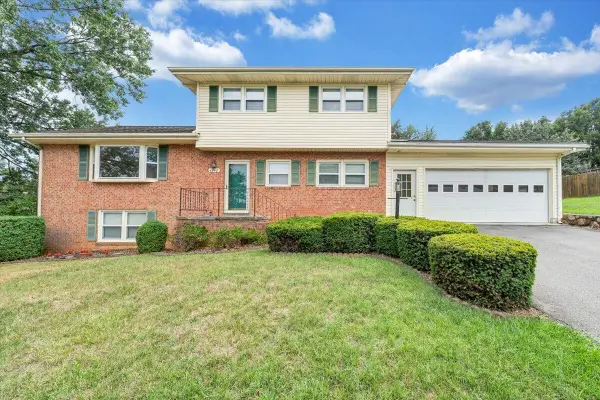 4948 N Lake, Roanoke, VA 24019