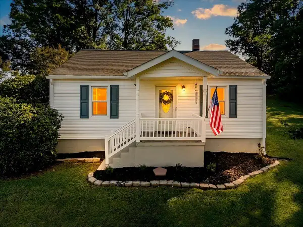 2261 Adrian, Roanoke, VA 24014