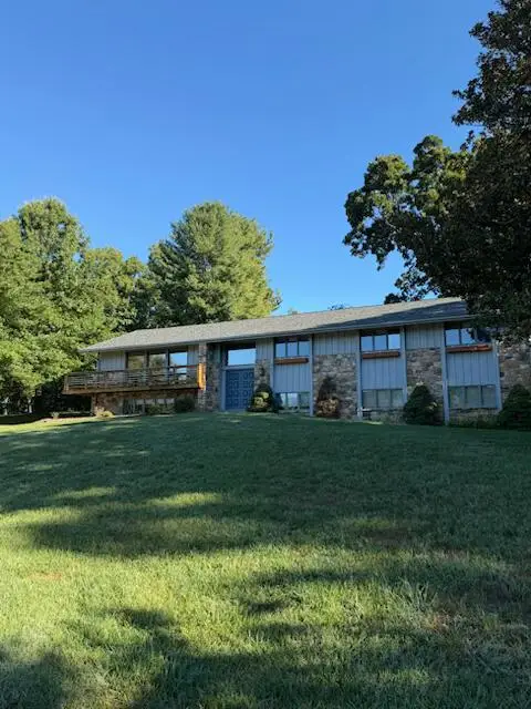 901 Old Court, Roanoke, VA 24015