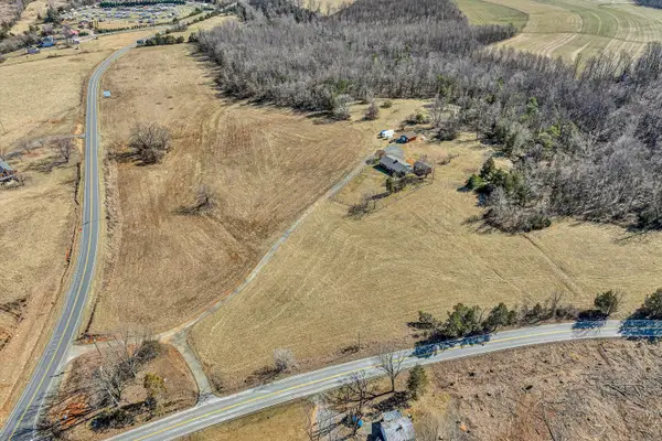 4015 White House, Moneta, VA 24121