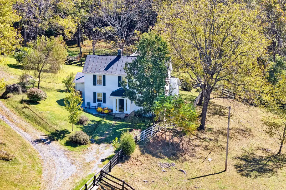 3832 Old Greenville, Staunton, VA 24401 - #1