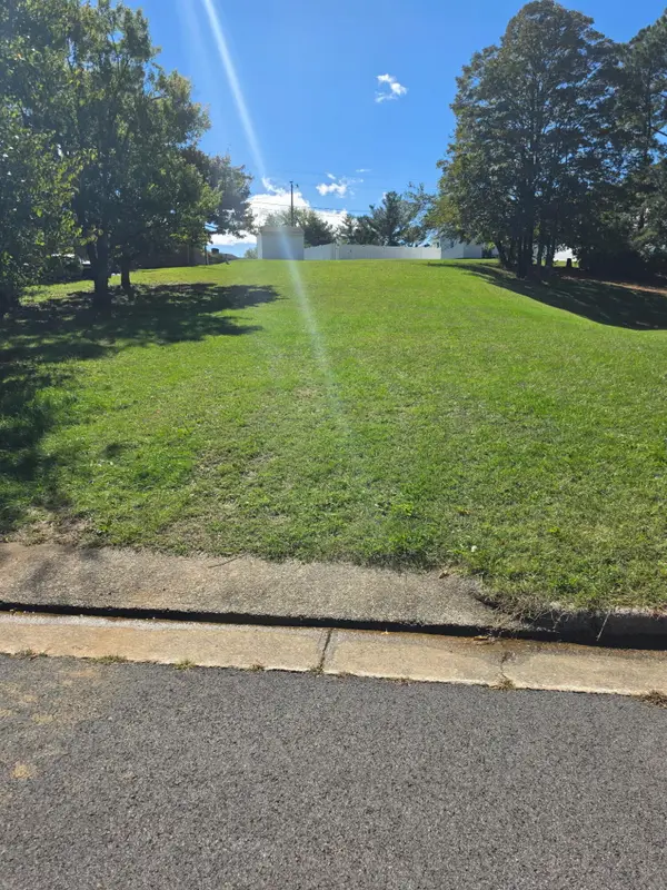 411 Parkwood, Salem, VA 24153