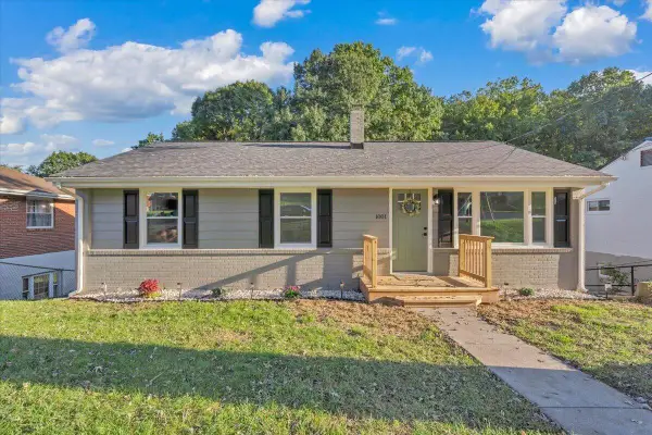 1001 Hartsook, Roanoke, VA 24014