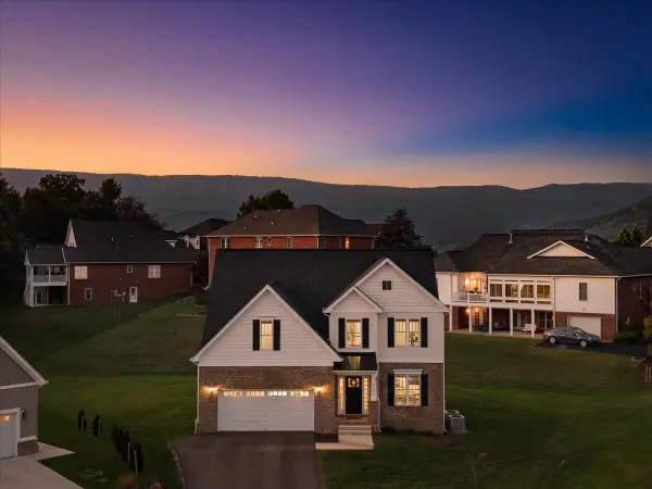 2216 Foxfield, Salem, VA 24153