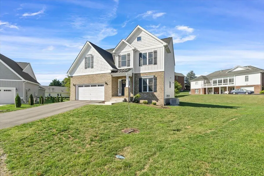2216 Foxfield, Salem, VA 24153 - #2