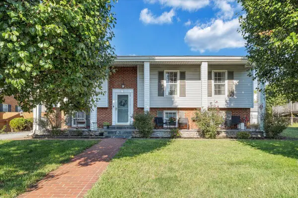 453 Stoneacres, Vinton, VA 24179