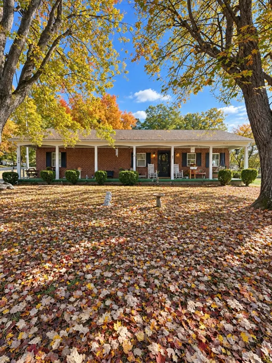 208 Meadowdale, Clifton Forge, VA 24422 - #2