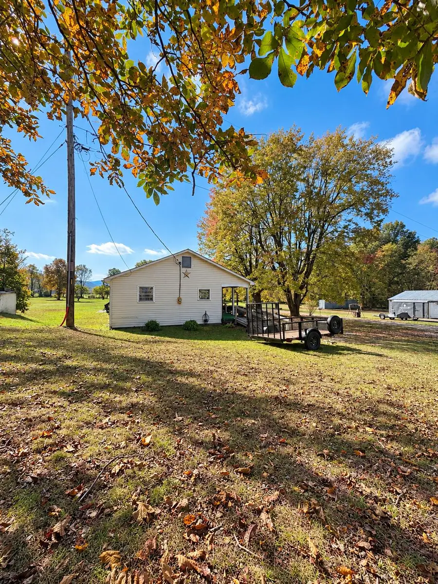 208 Meadowdale, Clifton Forge, VA 24422 - #3