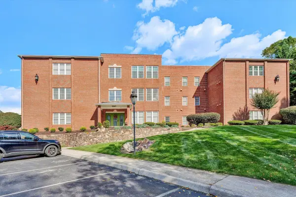 3060 Mcvitty Forest, Roanoke, VA 24018