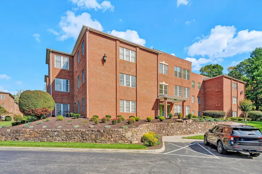 3060 Mcvitty Forest, Roanoke, VA 24018 - #2