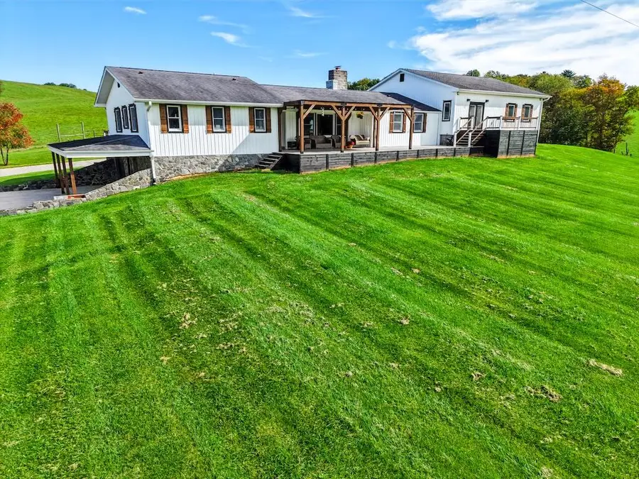 1421 Duncans Chapel, Willis, VA 24380 - #3