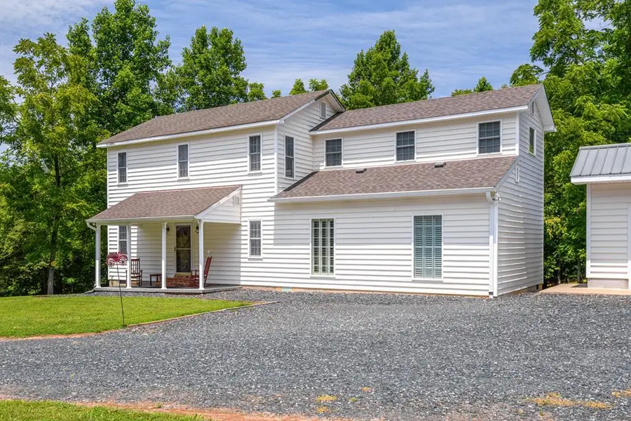 858 Chapel Rd, New Canton, VA 23123 - Image #3
