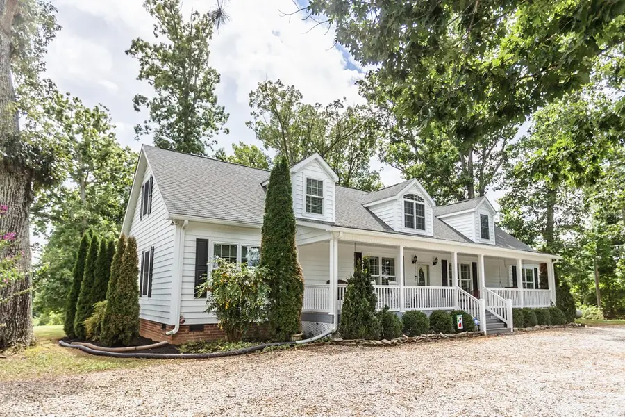 1562 Rocks Church Rd, Pamplin, VA 23958 - Image #2