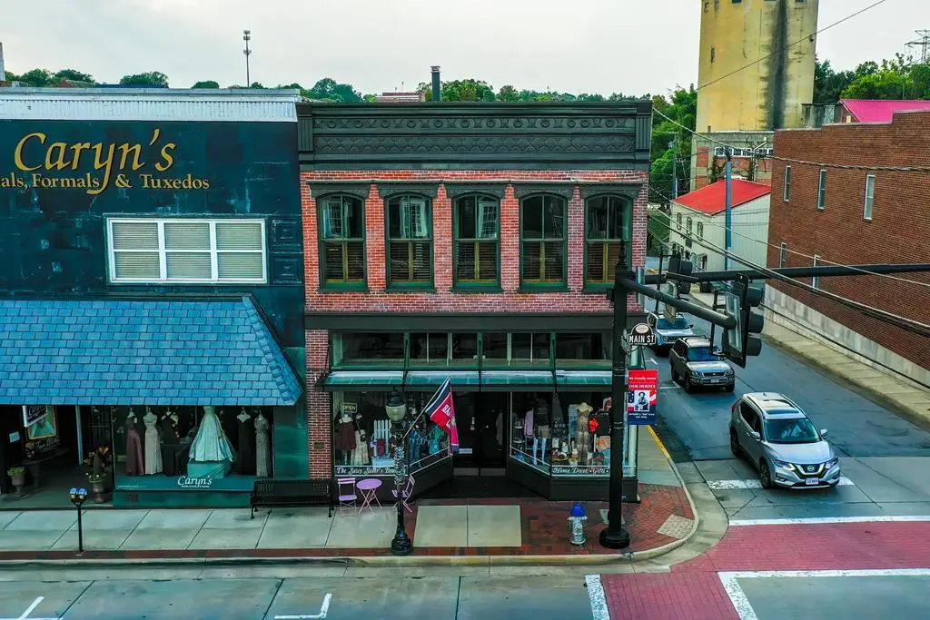 235 Main, Farmville, VA 23901 - Image #1