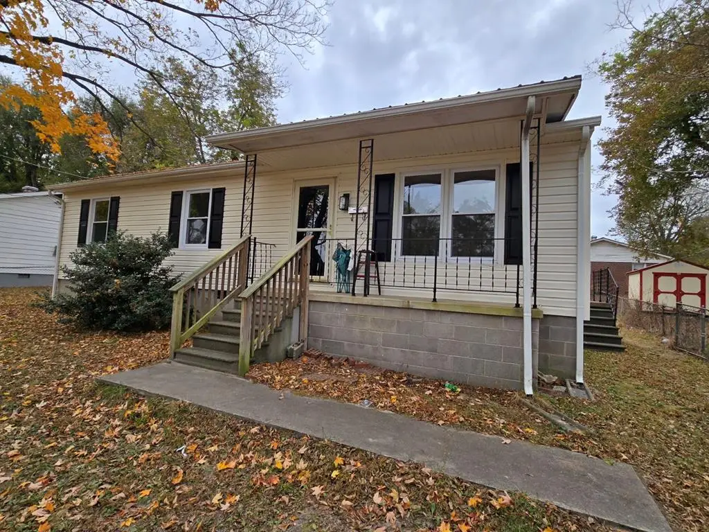 302 Irvin, Blackstone, VA 23824 - #1